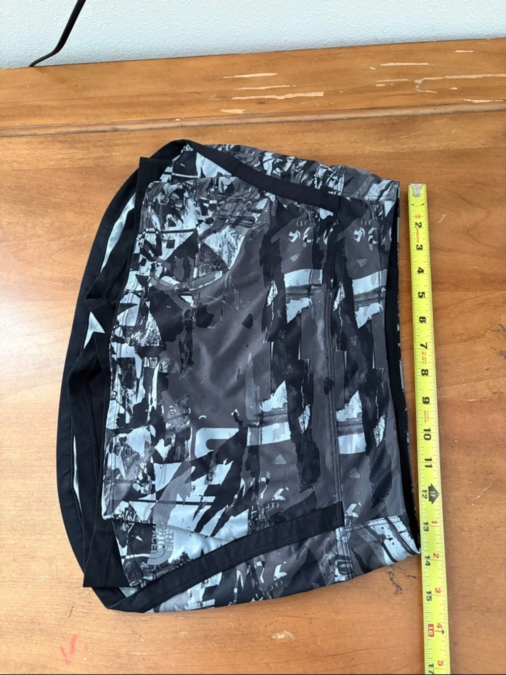 The North Face Women’s Black & Gray Patterned Athletic Skort Size Small